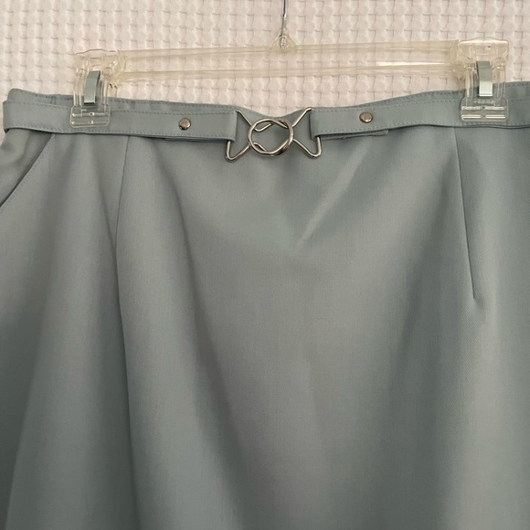 SARAH CHAPMAN Light sapphire blue skirt size 16. - Picture 2 of 3